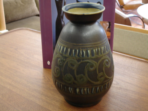 Ceramics: Vase by Herman Kahler